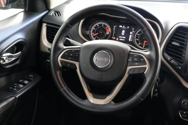 Used 2017 Jeep Cherokee Latitude AWD/4WD image 10