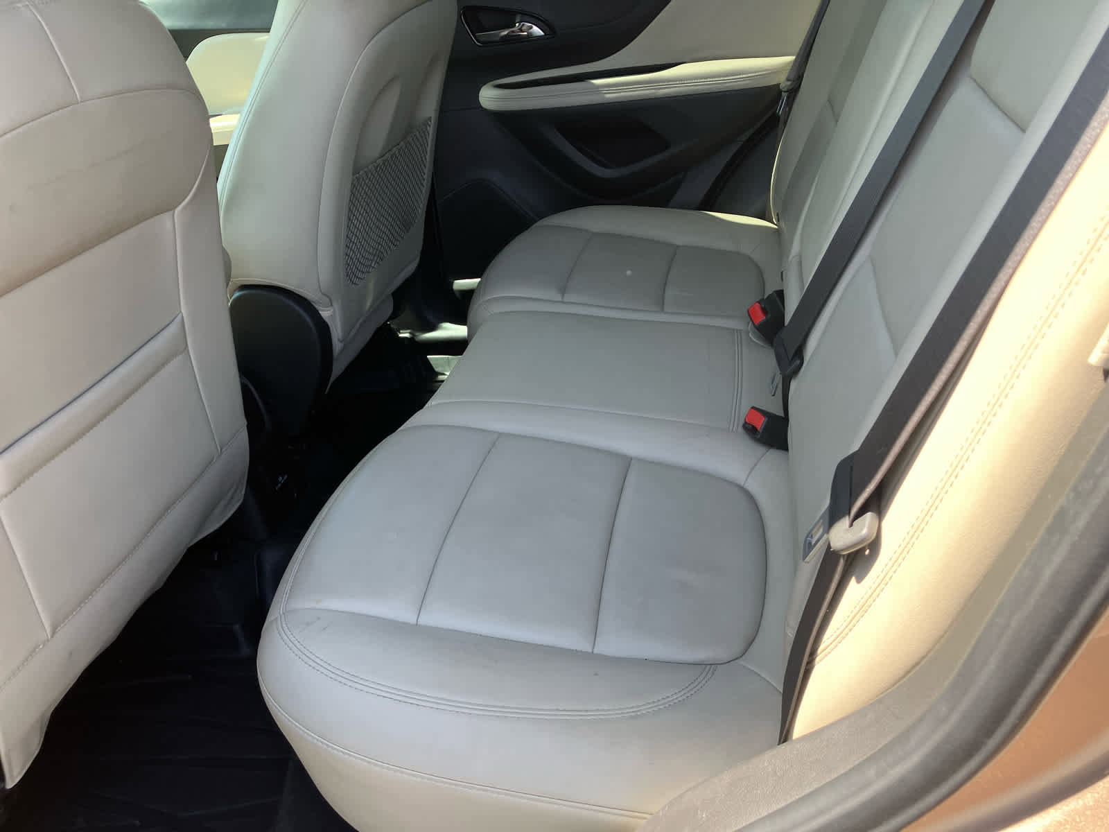 Used 2018 Buick Encore Essence w/ Experience Buick Package FWD image 6