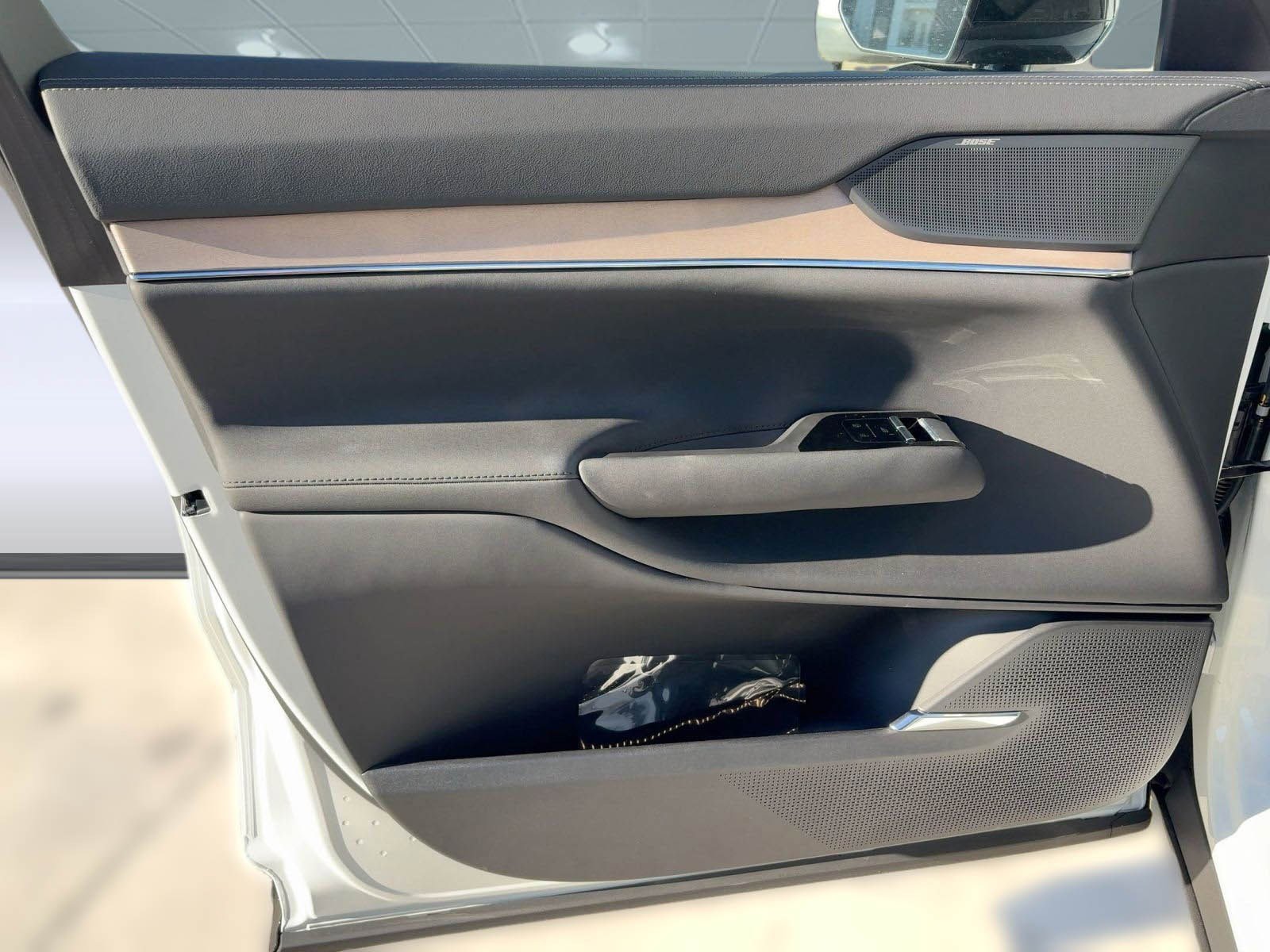 New 2025 Volvo EX90 Plus AWD/4WD image 22