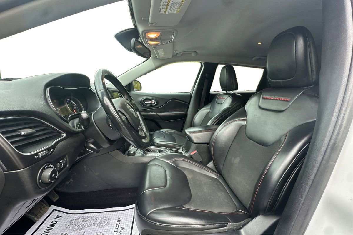 Used 2019 Jeep Cherokee Trailhawk w/ Cold Weather Group image 9