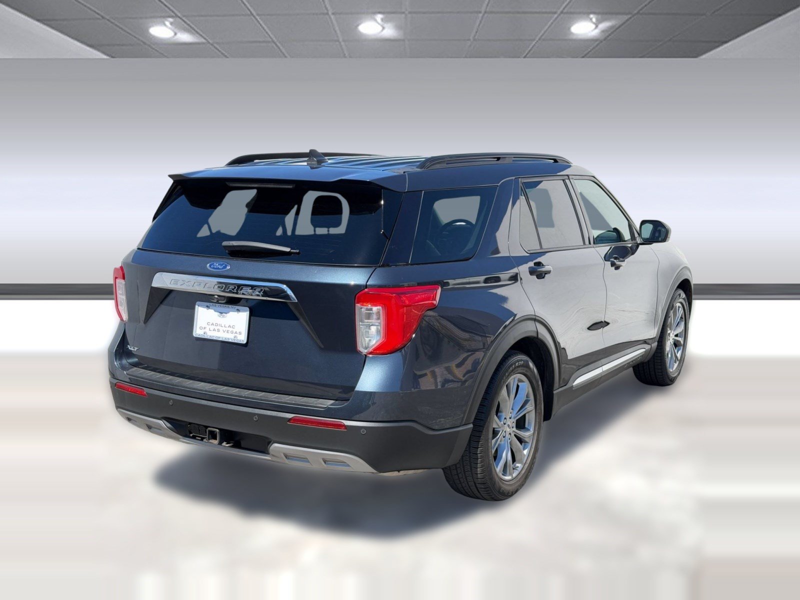 Used 2022 Ford Explorer XLT w/ Equipment Group 202A RWD image 8