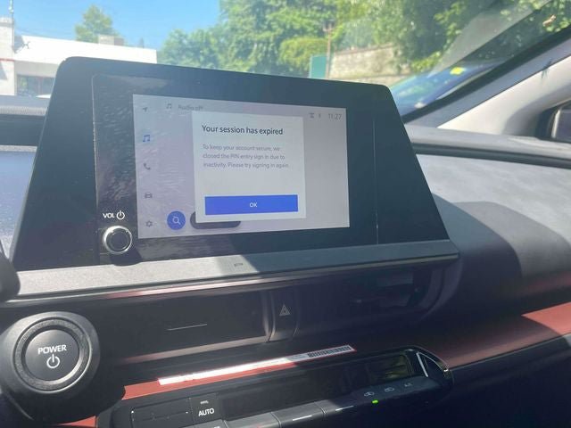 Used 2025 Toyota Prius Plug-In Hybrid FWD image 27
