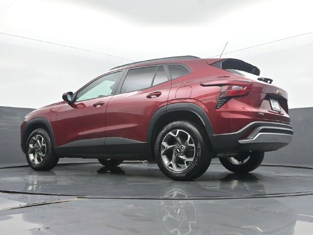 Used 2024 Chevrolet Trax LT w/ Sunroof Package FWD image 46