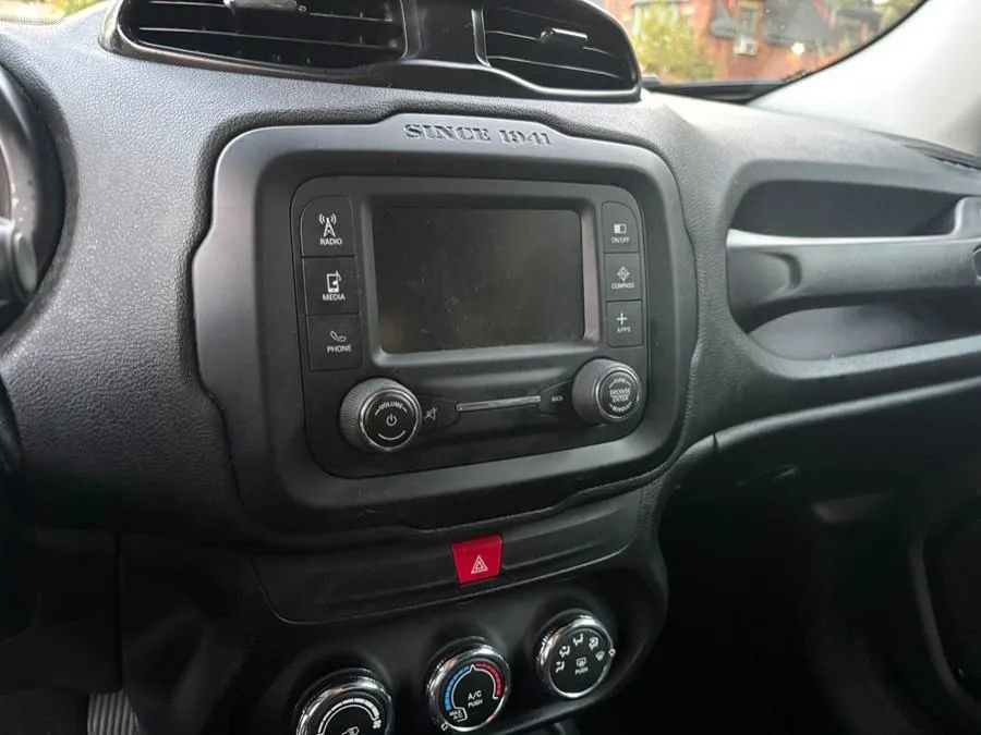 Used 2017 Jeep Renegade Altitude image 19