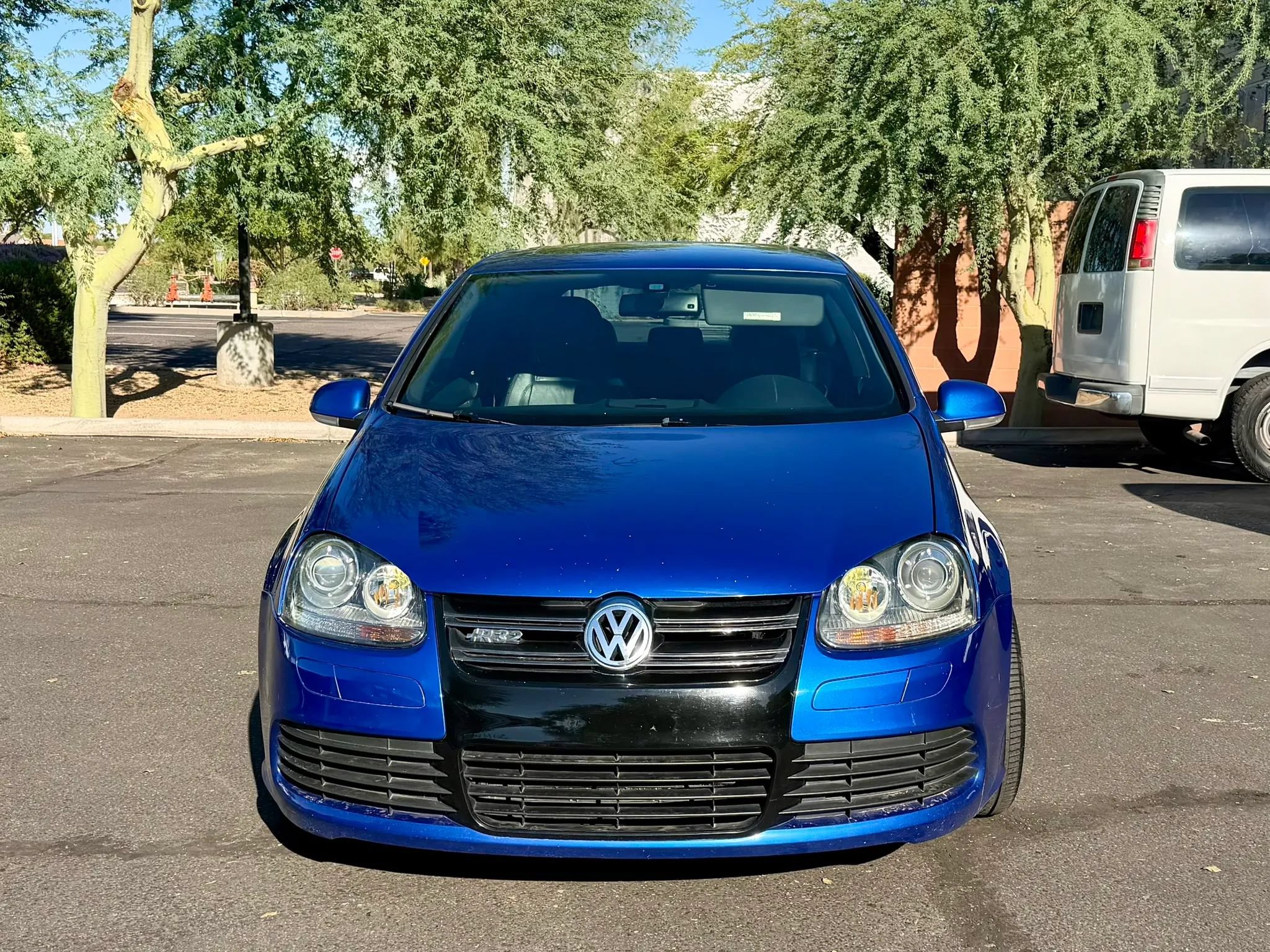 Used 2008 Volkswagen R32 AWD/4WD image 2