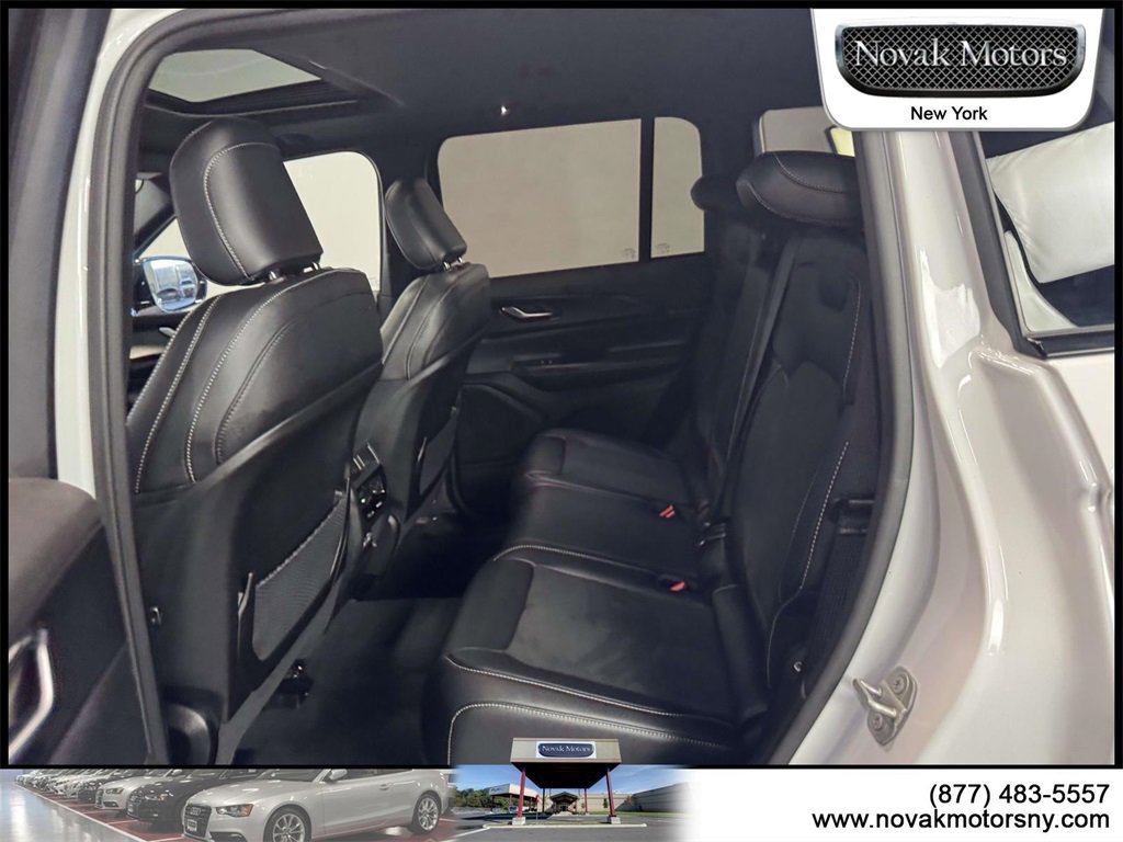 Used 2023 Jeep Grand Cherokee Altitude image 11