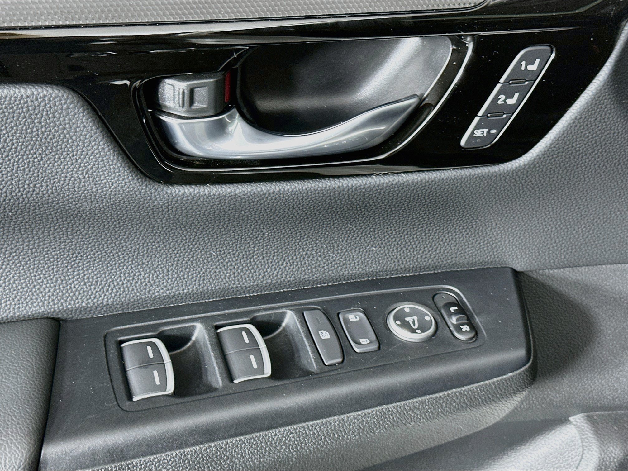 Used 2025 Honda CR-V EX-L image 15