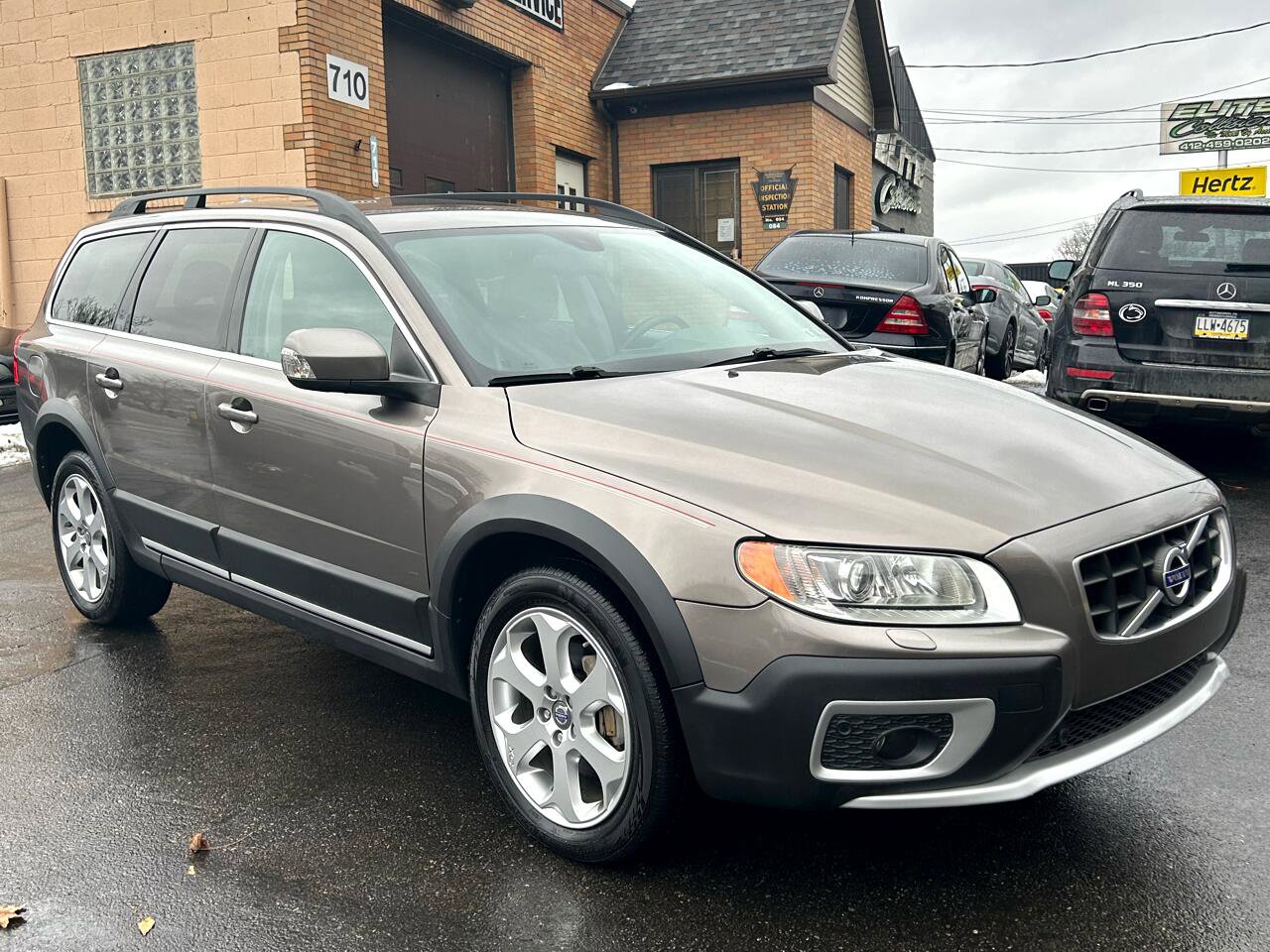 Used 2010 Volvo XC70 T6 image 1