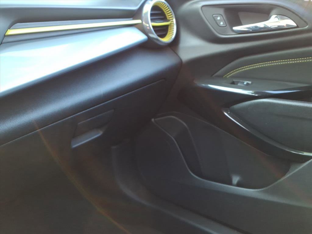 Certified 2025 Chevrolet Trax LT image 22