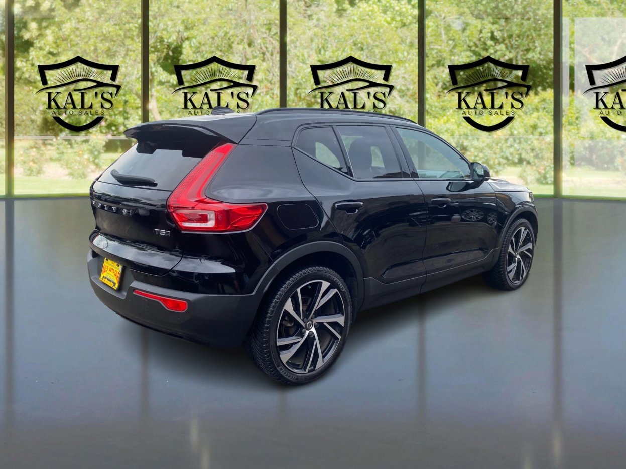 Used 2021 Volvo XC40 T5 R-Design image 5