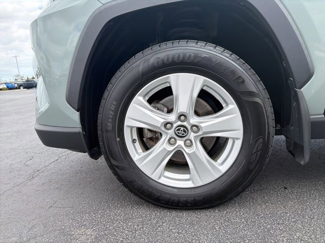 Used 2021 Toyota RAV4 XLE w/ Convenience Package image 12