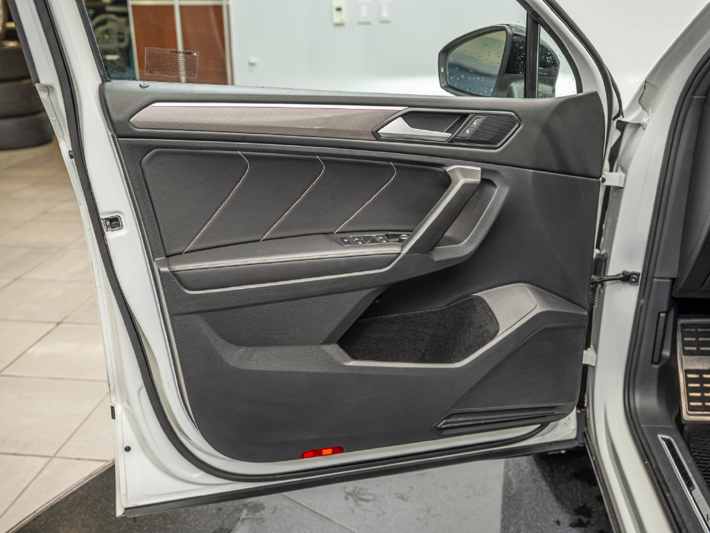 Used 2023 Volkswagen Tiguan SE R-Line FWD image 18