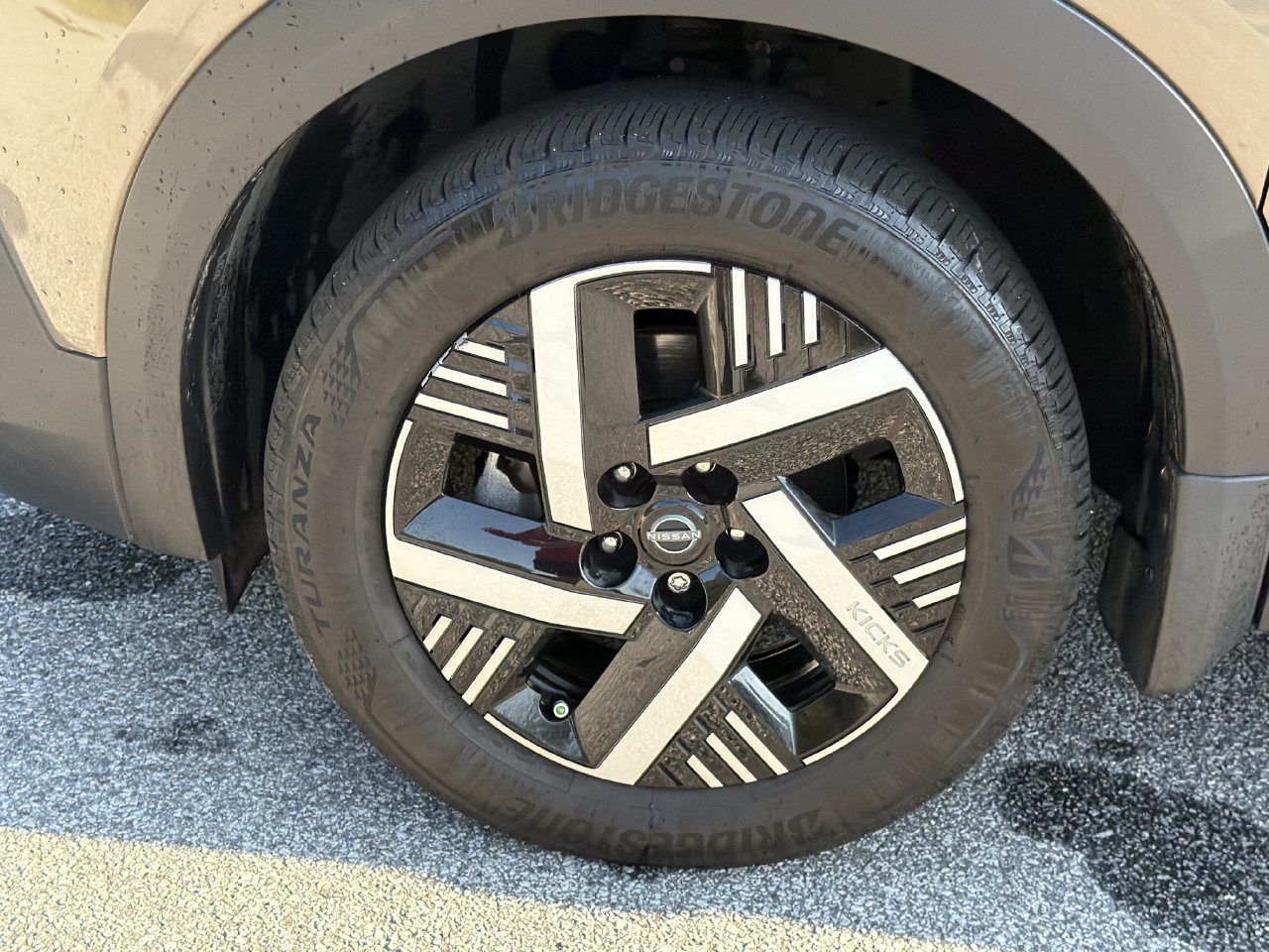 Certified 2025 Nissan Kicks SV FWD image 28
