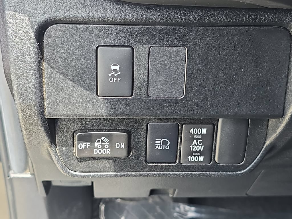 Used 2022 Toyota Tacoma TRD Off-Road w/ Technology Package AWD/4WD image 27