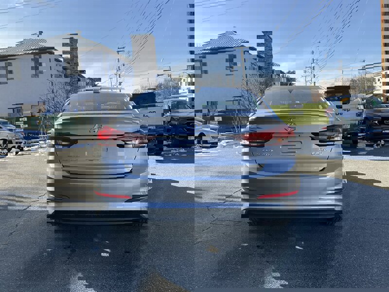 Used 2017 Hyundai Elantra Limited image 6