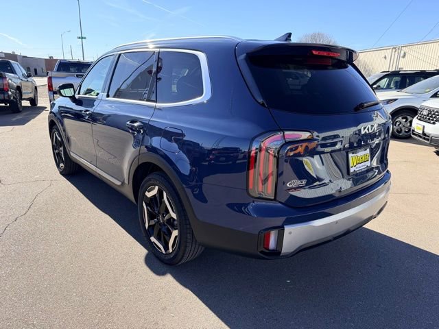Used 2024 Kia Telluride EX w/ EX Captain's Chair Package image 5