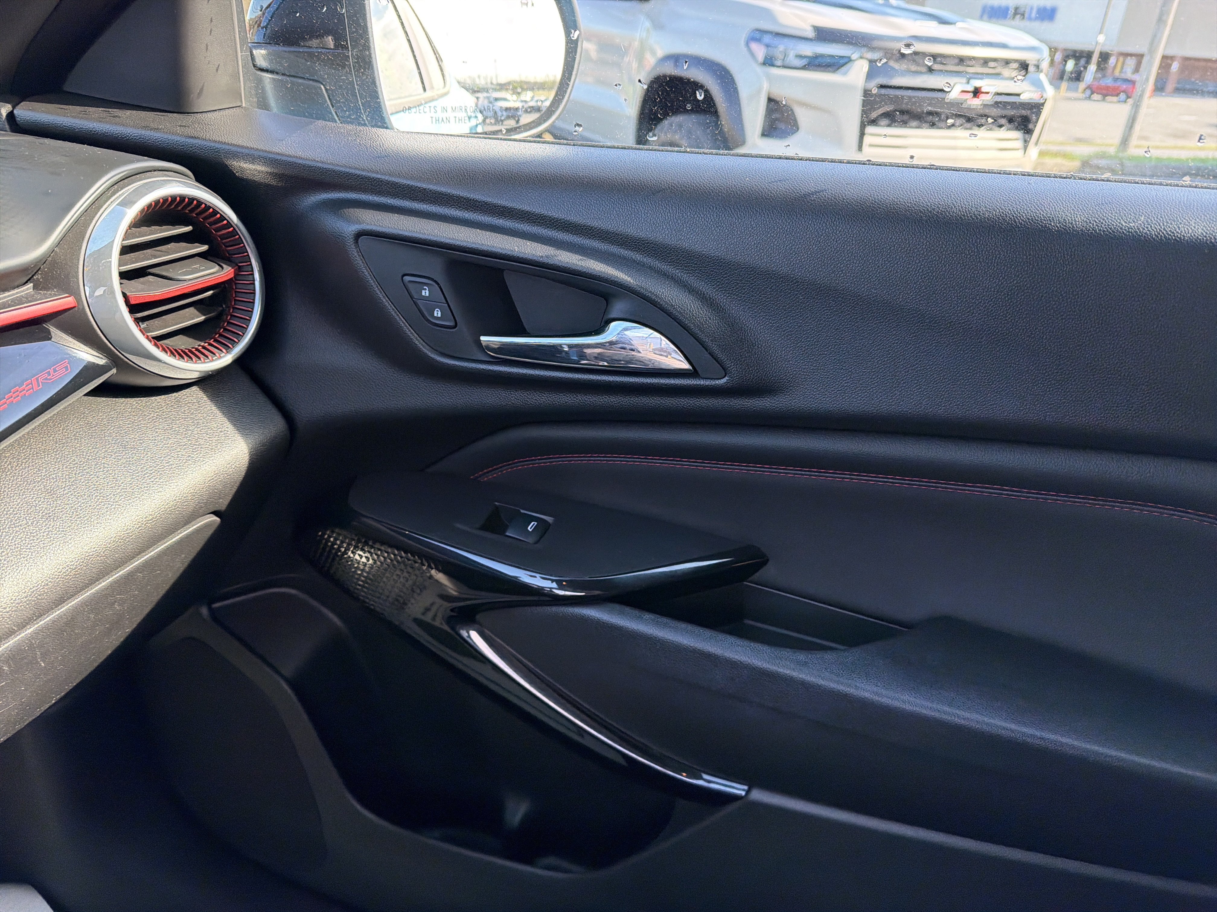 Used 2025 Chevrolet Trax RS w/ Sunroof Package FWD image 25
