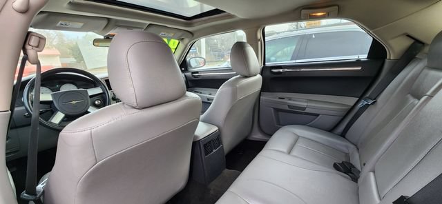 Used 2006 Chrysler 300 Touring w/ Sound Group RWD image 9