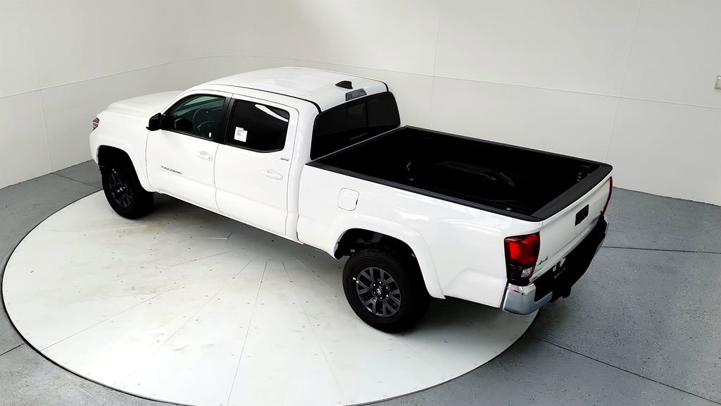 Certified 2023 Toyota Tacoma SR5 AWD/4WD image 17