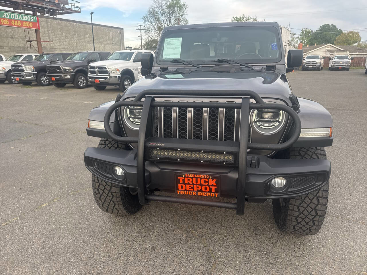 Used 2020 Jeep Gladiator Overland image 3