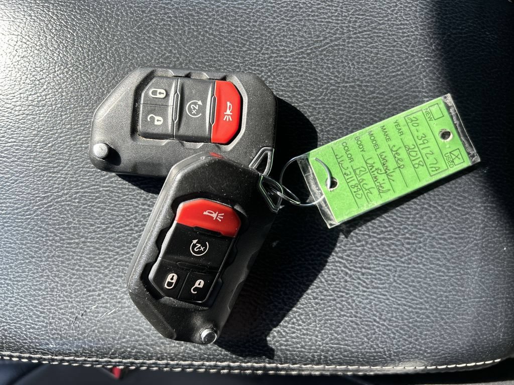 Used 2018 Jeep Wrangler Unlimited Sahara w/ Uconnect 4C Nav & Sound Group AWD/4WD image 29