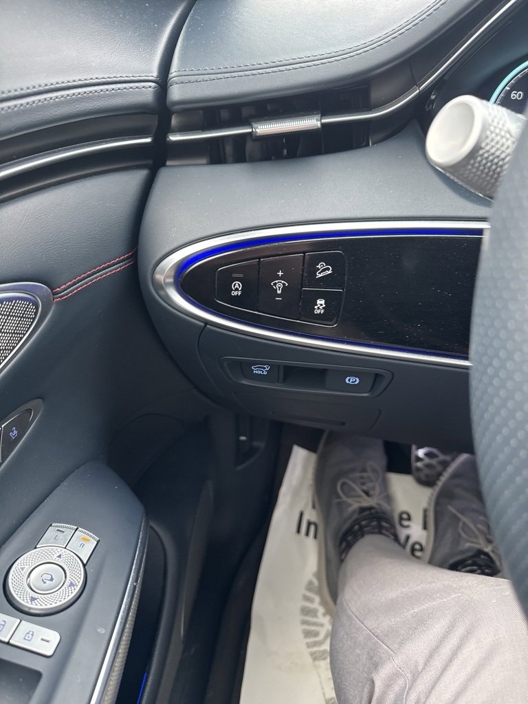 Used 2024 Genesis GV70 2.5T w/ Sport Prestige Package image 29