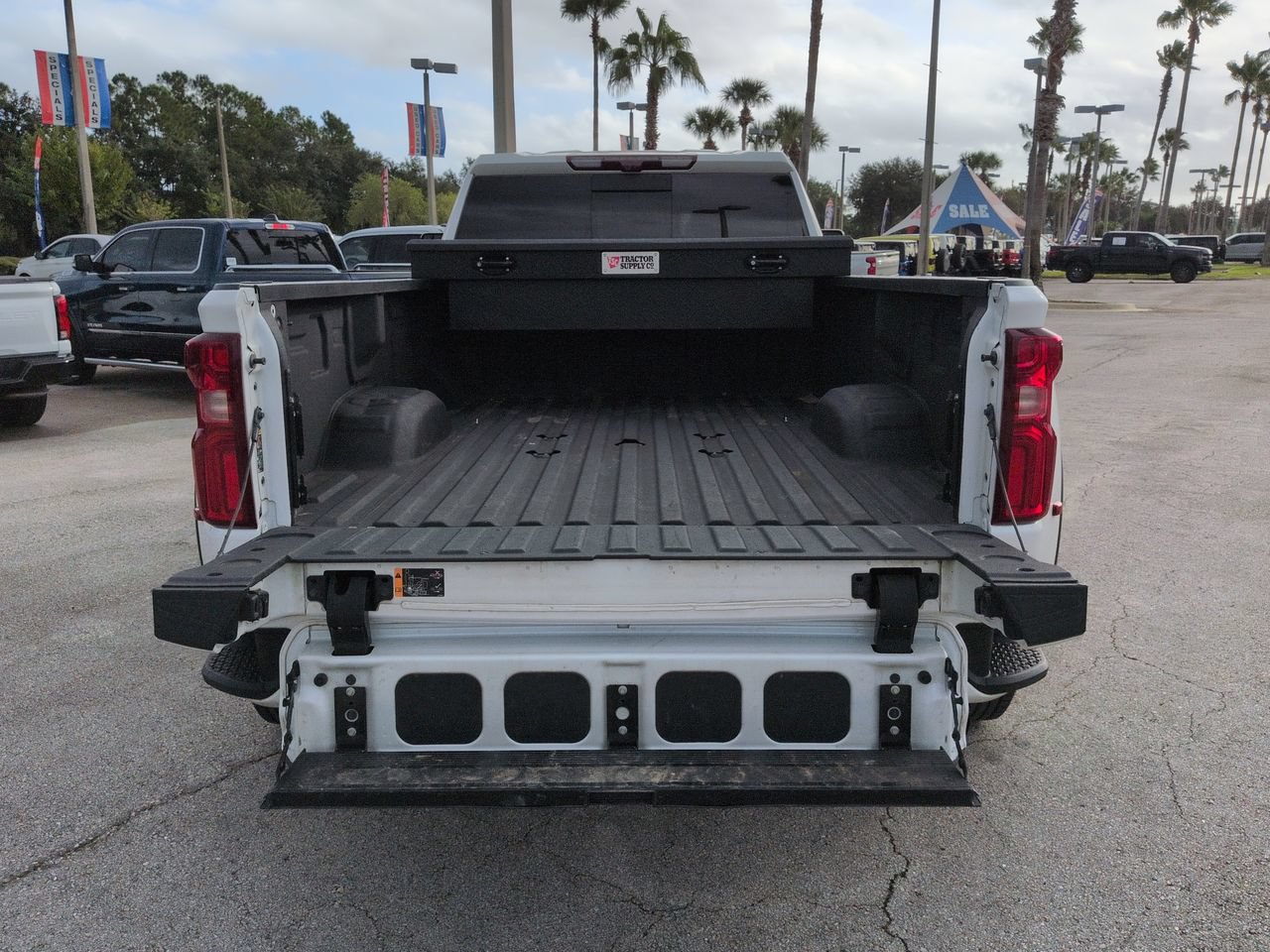Used 2024 Chevrolet Silverado 3500 High Country w/ High Country Premium Package AWD/4WD image 12