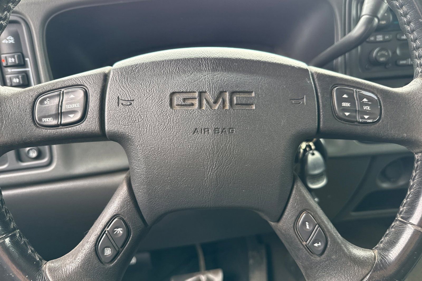 Used 2006 GMC Sierra 2500 SLE w/ Skid Plate Package image 17