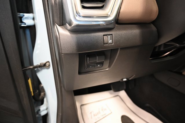 Used 2025 GMC Canyon Denali image 27