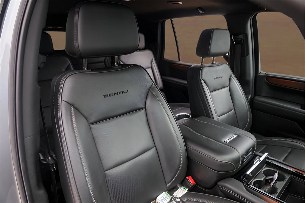 Used 2025 GMC Yukon Denali image 32