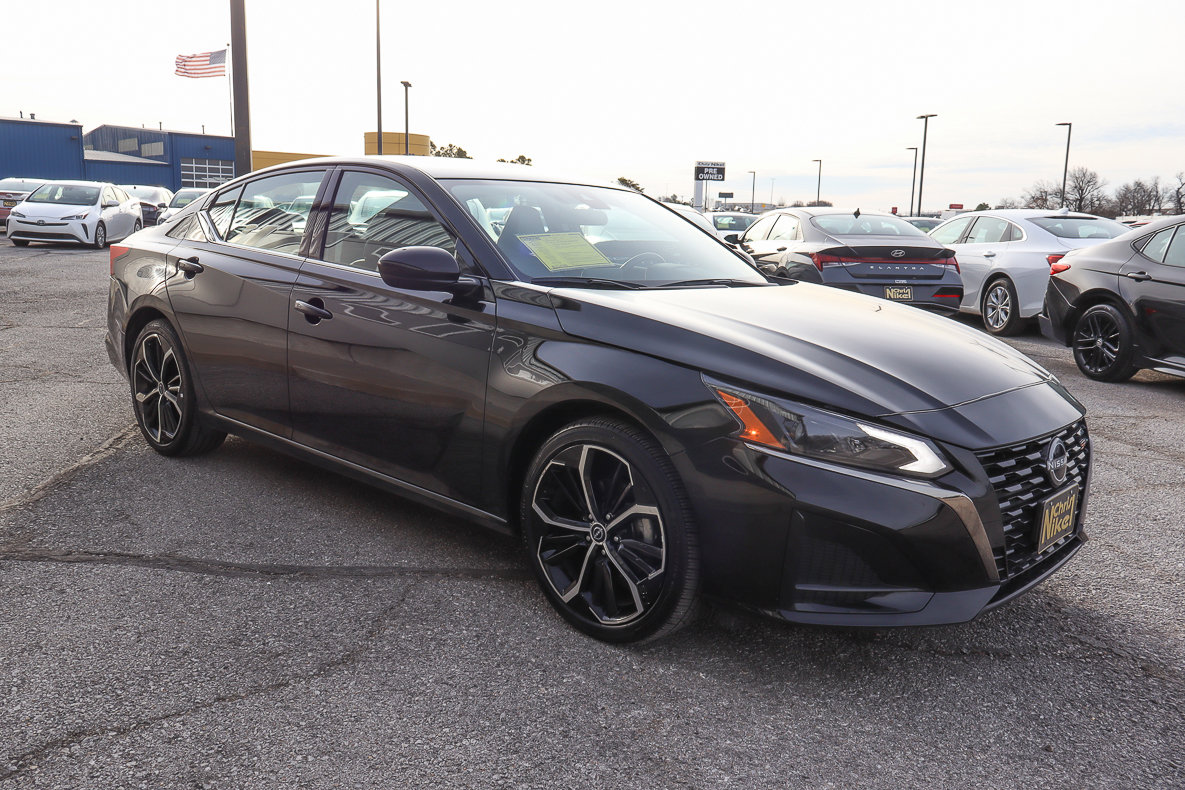 Used 2024 Nissan Altima 2.5 SR image 3