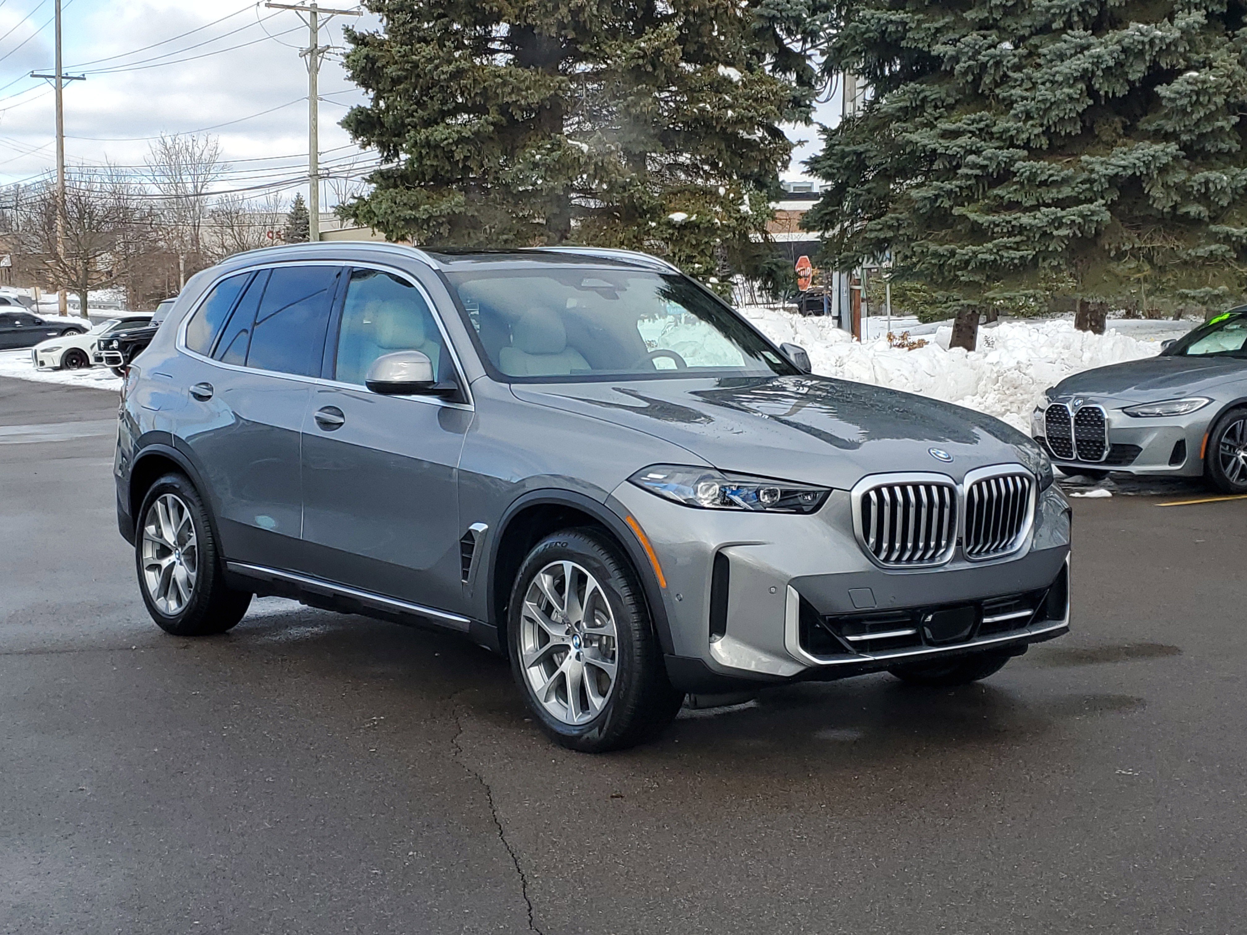 New 2026 BMW X5 xDrive50e image 4