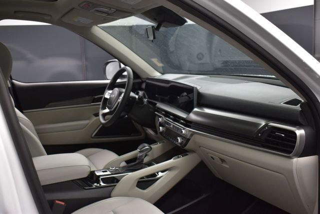 Certified 2025 Kia Telluride S FWD image 13