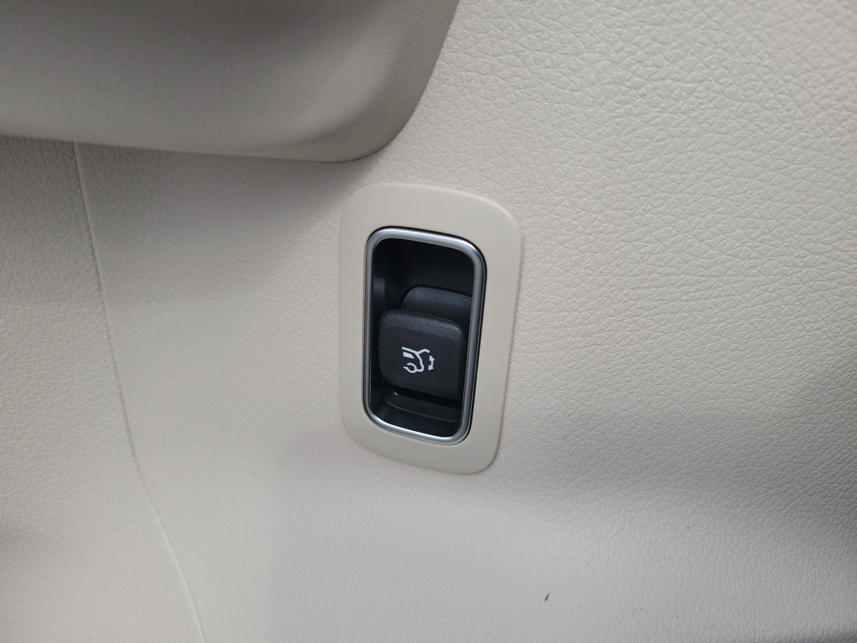Certified 2026 Mercedes-Benz GLB 250 image 32