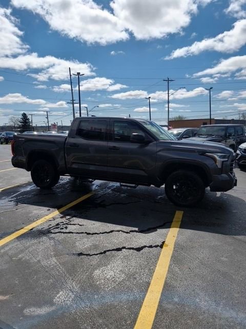Used 2022 Toyota Tundra SR5 AWD/4WD image 6