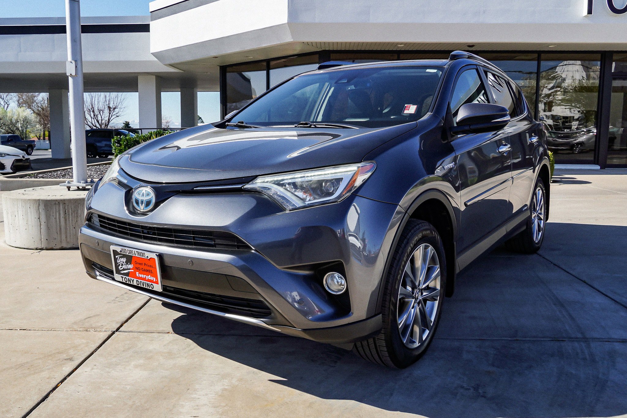 Used 2018 Toyota RAV4 Limited image 4