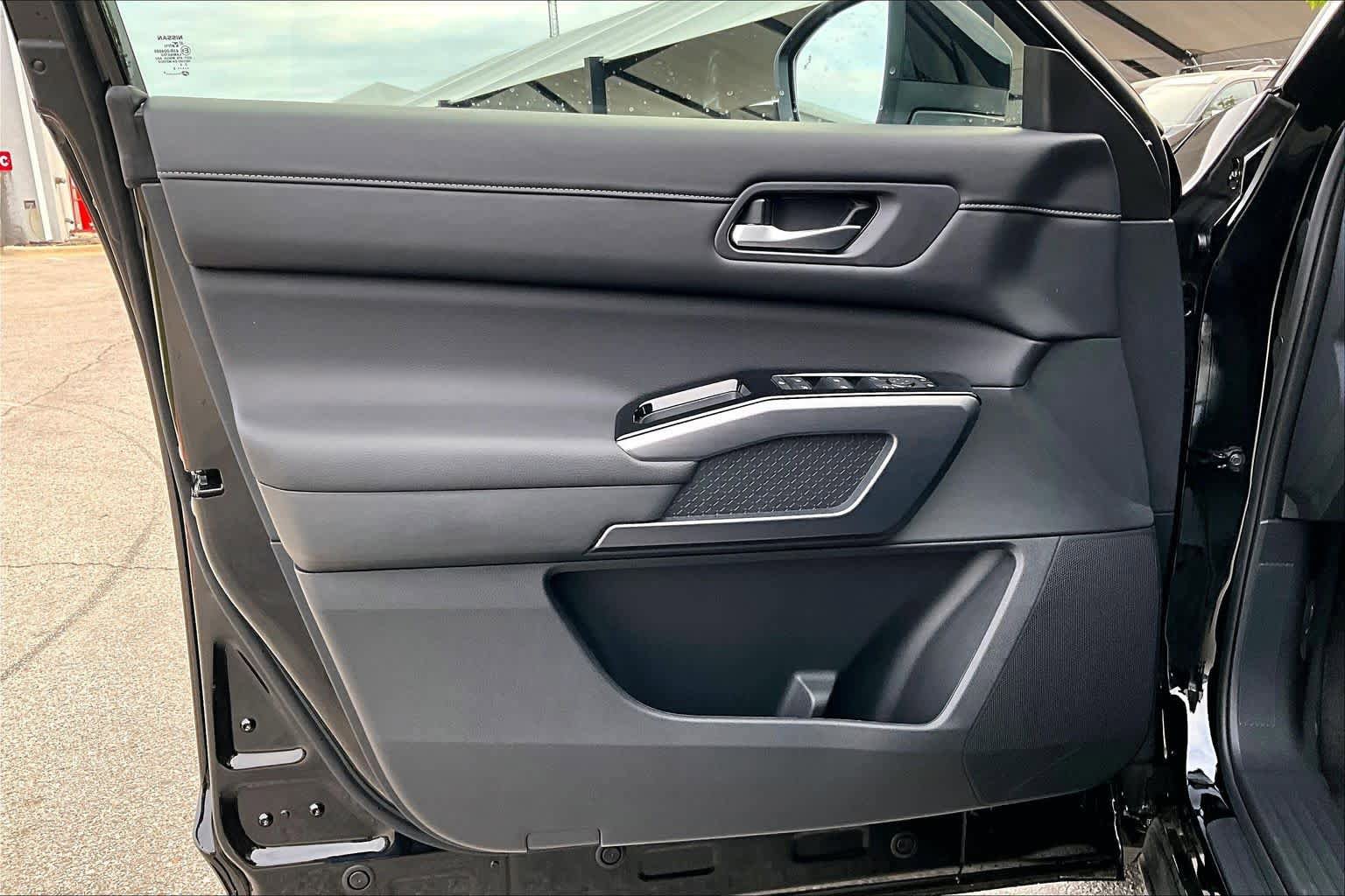 New 2026 Nissan Pathfinder SL image 13