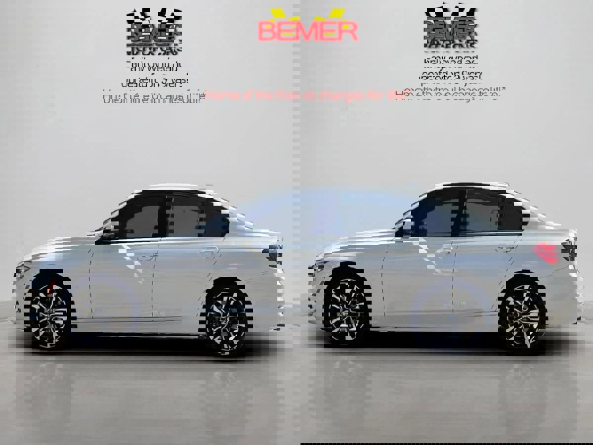 Used 2018 BMW 330i Sedan w/ Premium Package image 2