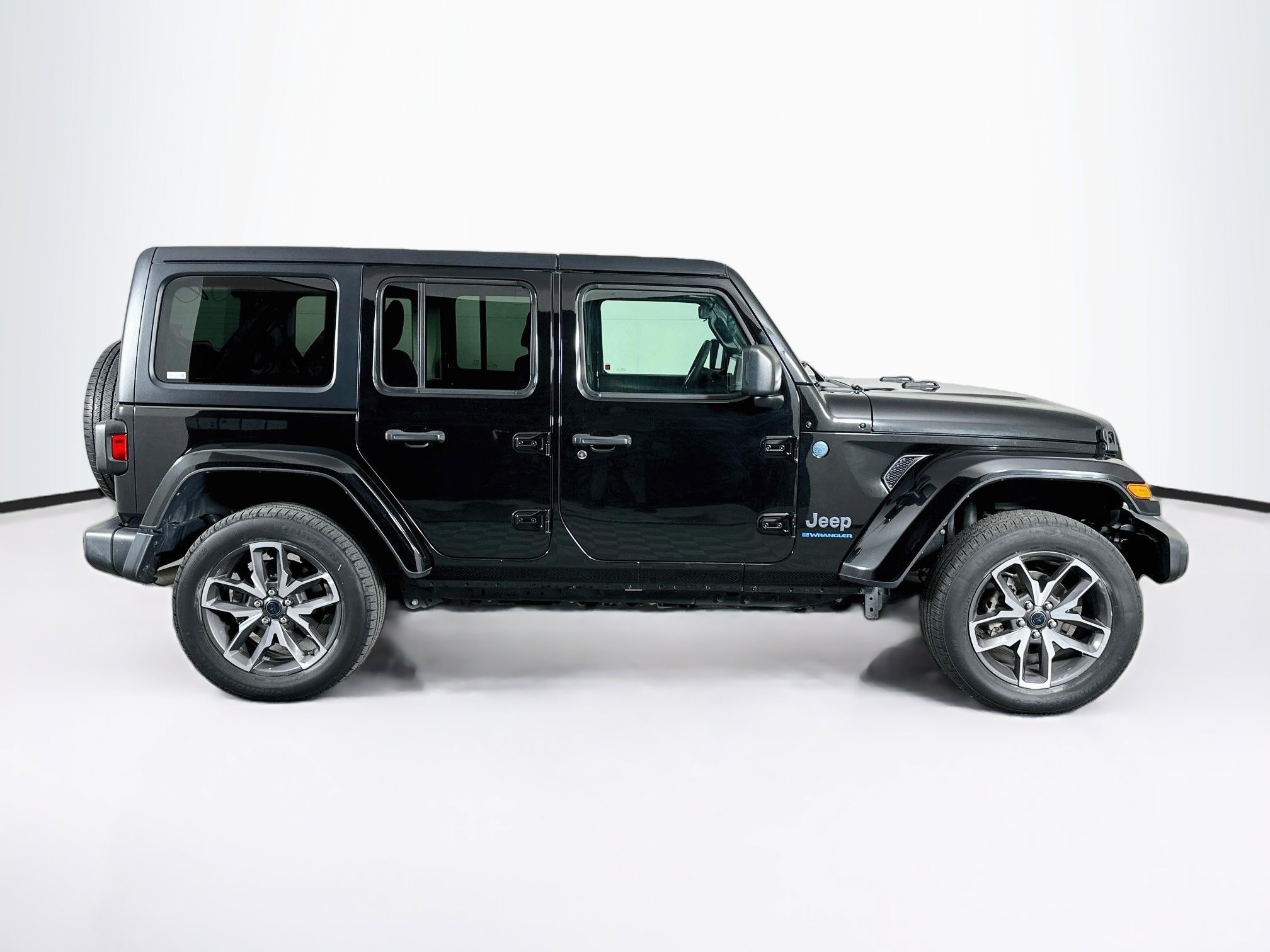Used 2024 Jeep Wrangler Unlimited w/ LED Headlamp & Fog Lamp Group AWD/4WD image 10