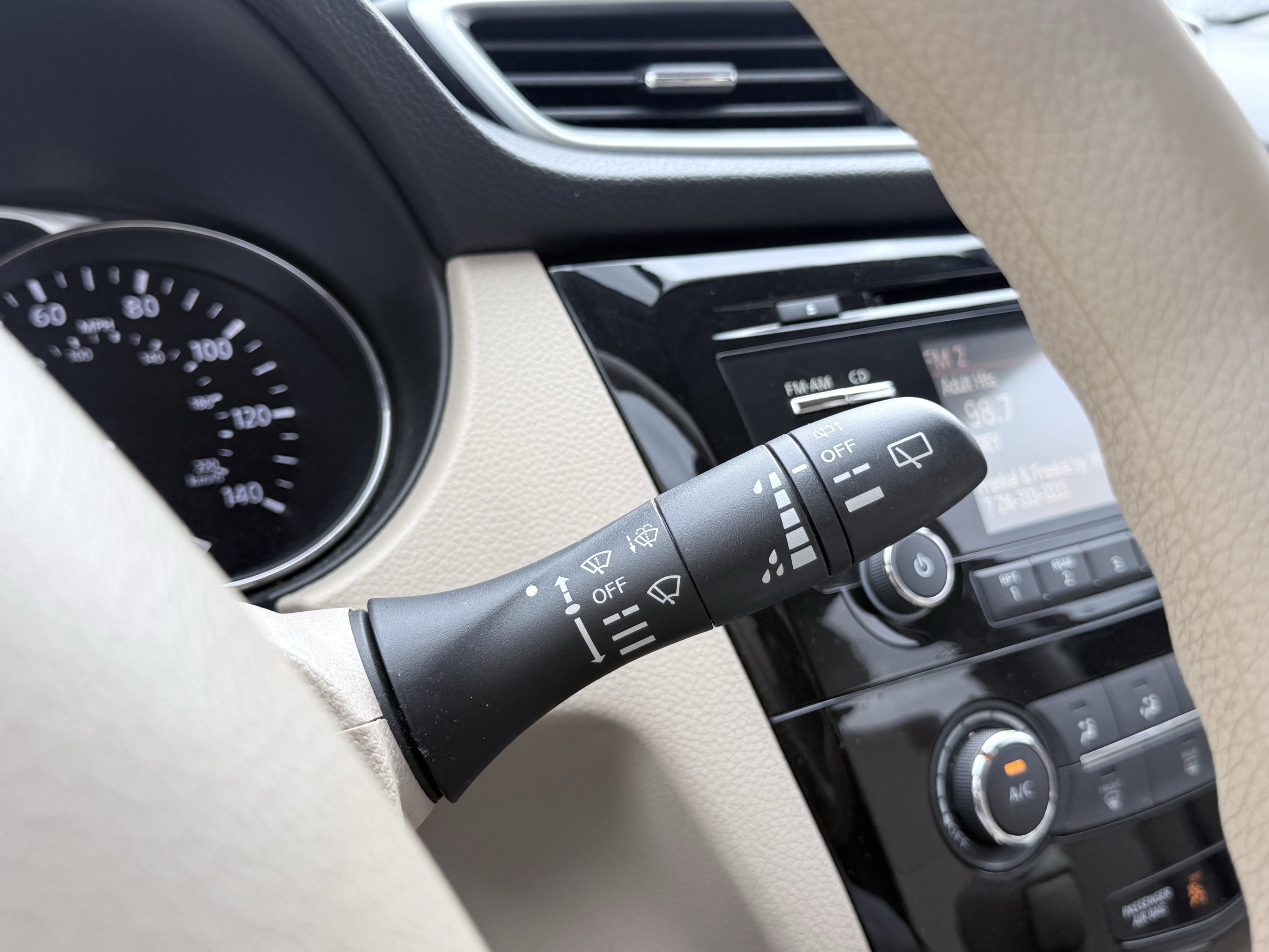 Used 2015 Nissan Rogue S FWD image 57
