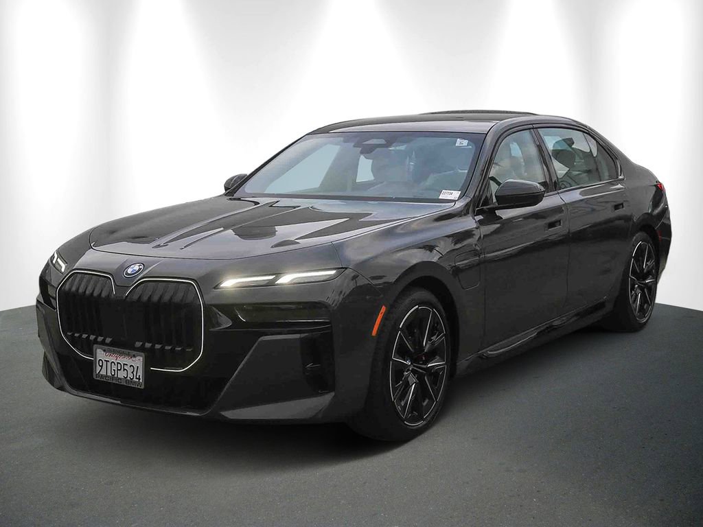 Used 2025 BMW 750e xDrive w/ Premium Package AWD/4WD image 3