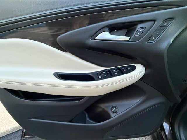 Used 2020 Buick Envision Essence w/ Experience Buick Package FWD image 9
