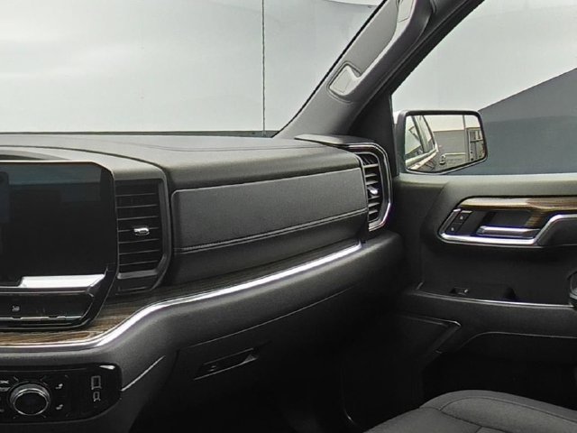 Used 2024 Chevrolet Silverado 1500 LT AWD/4WD image 25
