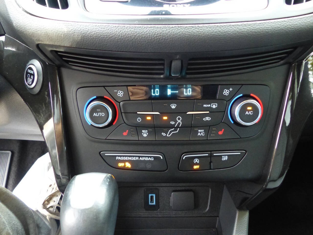Used 2017 Ford Escape Titanium FWD image 34