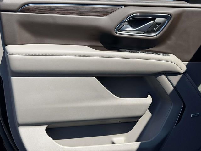 Used 2022 Chevrolet Tahoe Z71 w/ Z71 Off-Road Package AWD/4WD image 11