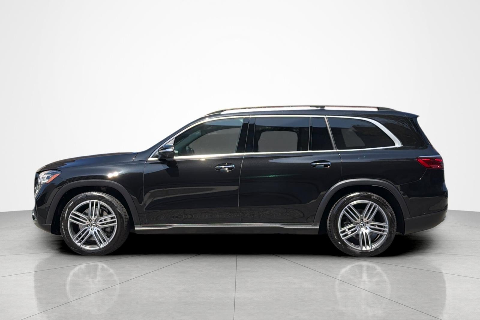 Used 2026 Mercedes-Benz GLS 450 4MATIC image 2