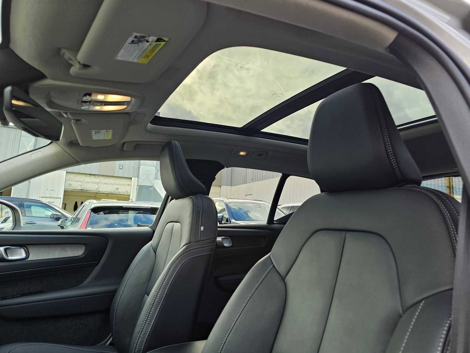 Used 2025 Volvo XC40 B5 Plus w/ Climate Package AWD/4WD image 29