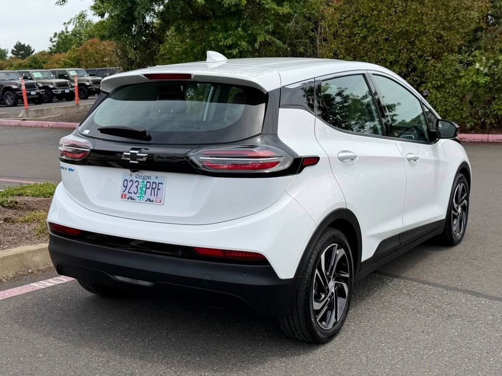 Used 2023 Chevrolet Bolt LT w/ Infotainment Package FWD image 7