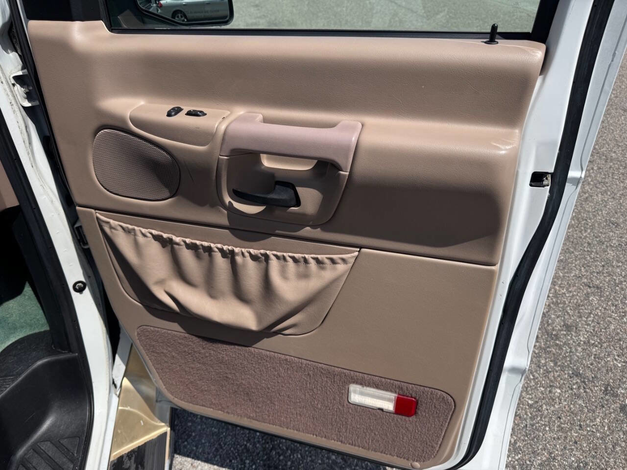 Used 1997 Ford E-150 and Econoline 150 RWD image 16
