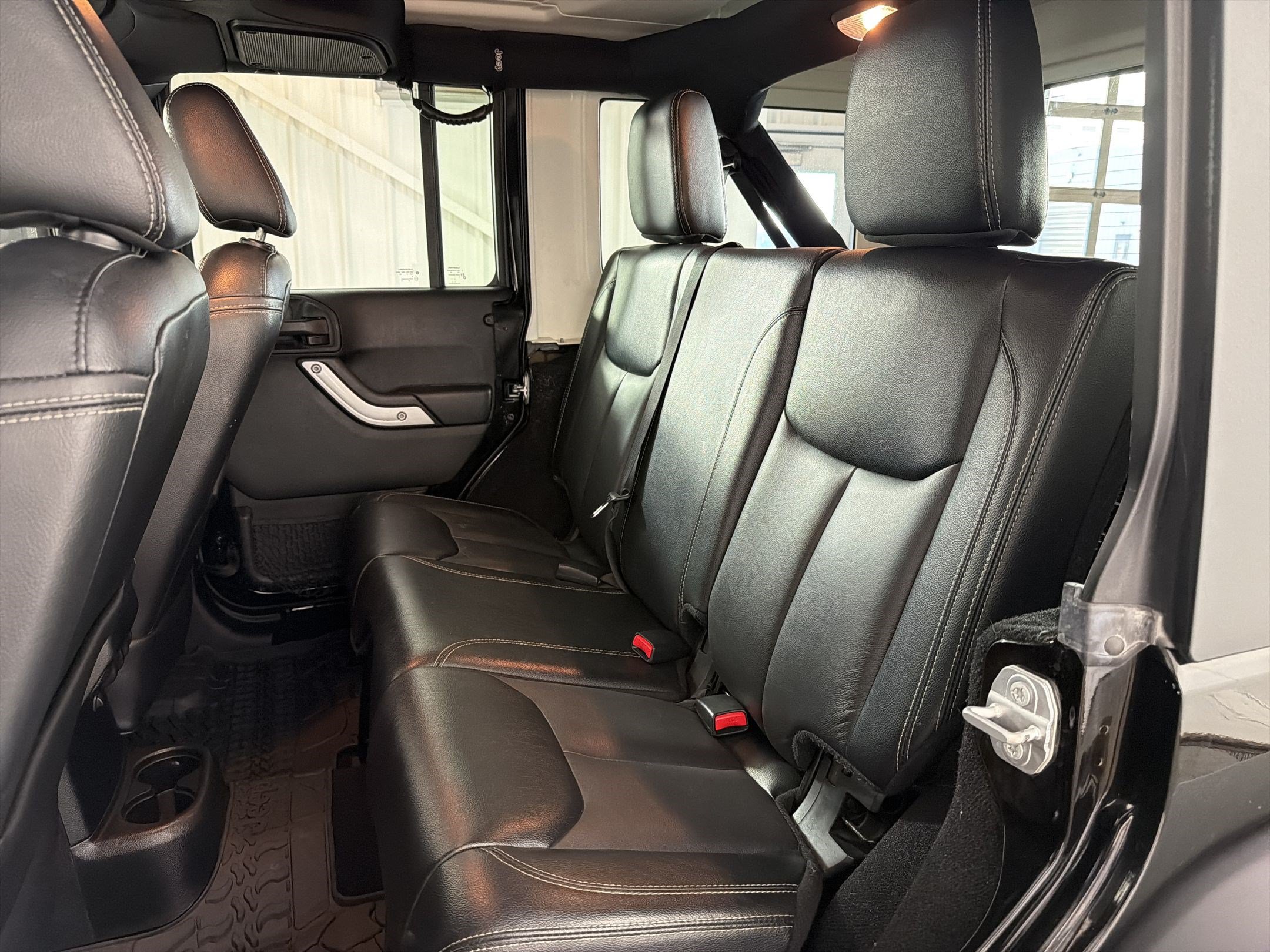 Used 2017 Jeep Wrangler Unlimited Rubicon AWD/4WD image 15
